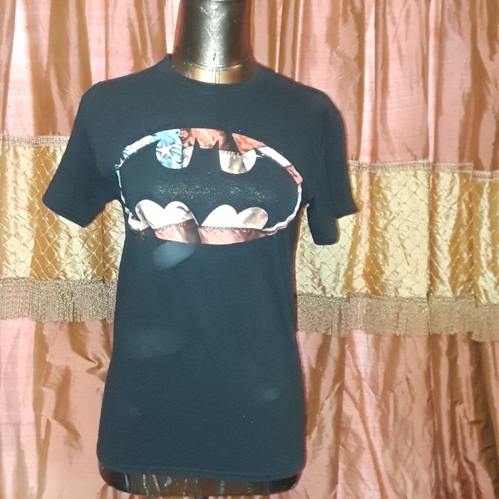 * BATMAN DC COMICS Black American Flag Tee Basic